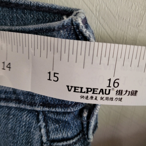 Womans Levi 505 - Picture 3 of 7